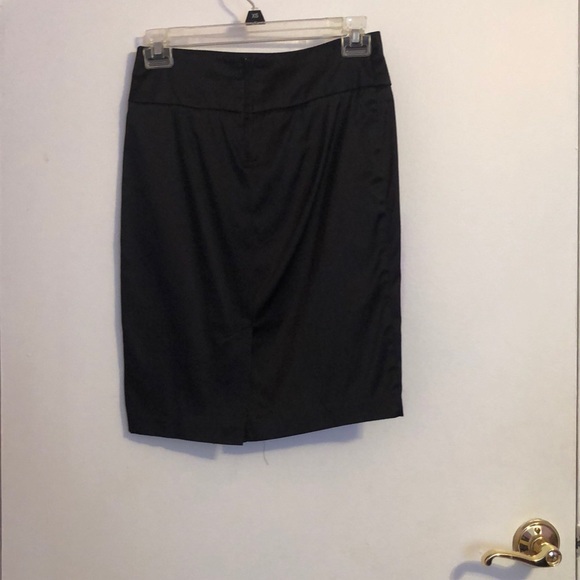 Black pencil skirt - Picture 2 of 3